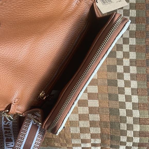 Brand New Steve Madden BLaurie Bone Cognac Logo Embossed Crossbody Wallet Purse - Picture 14 of 16